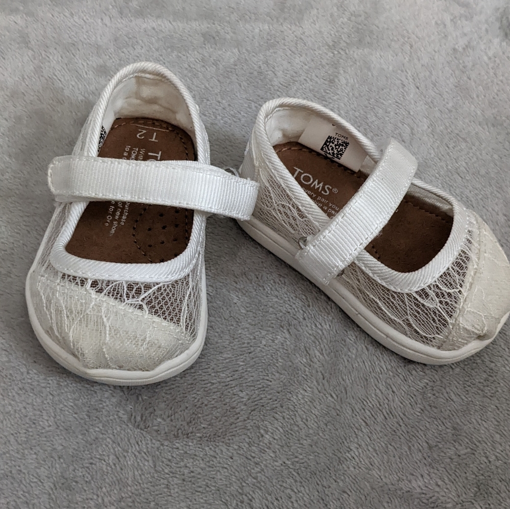 Girls TOMs Shoes size 2